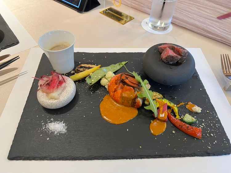 お料理はどれも美味しかったです。特にスープが絶品でした。