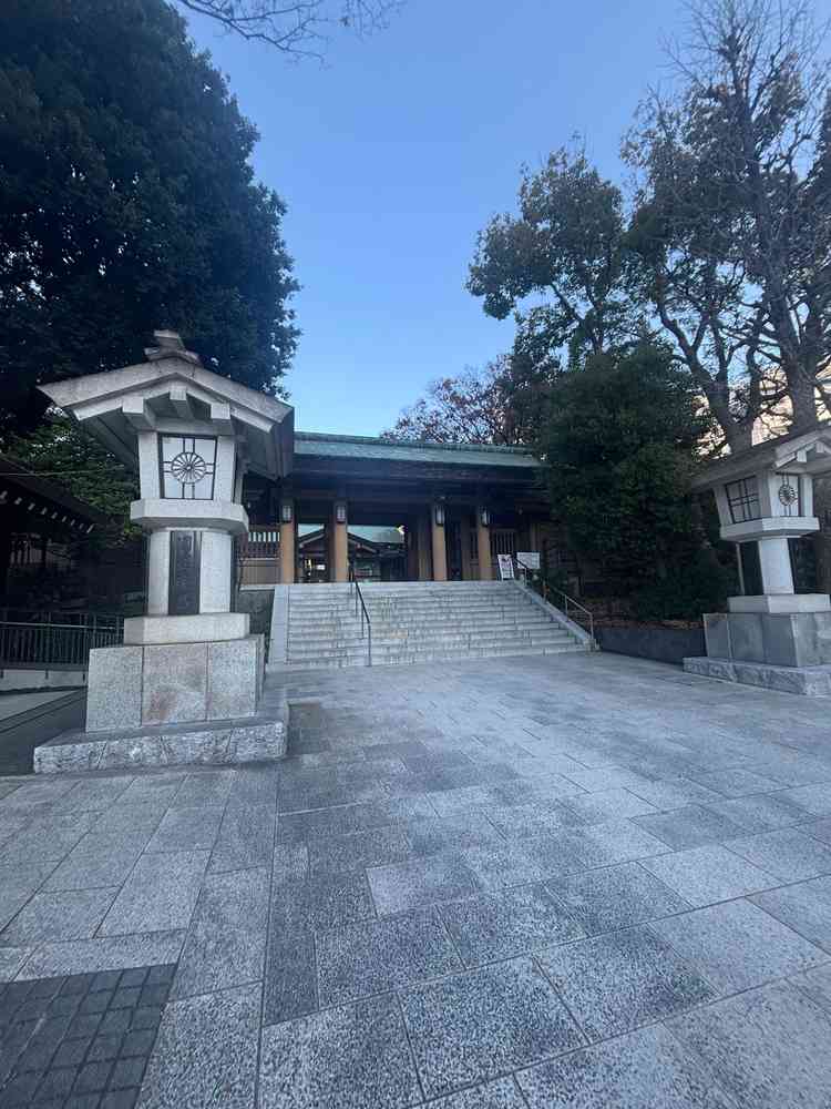 神社は荘厳な雰囲気でした
