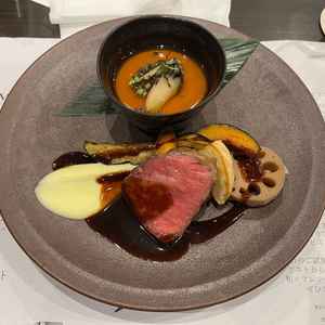 メイン。お肉が柔らかくて美味しかった。