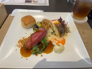 味付けが和食テイストでとても口に合いました！老若男女好きな味だと思います。