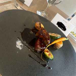 お料理が美味しい式場のランキング1位を獲得しており、お肉もさすがのクオリティでした。