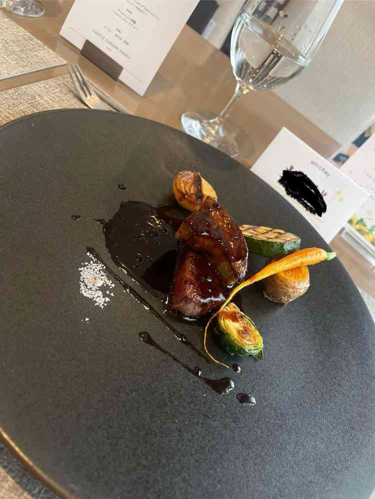 お料理が美味しい式場のランキング1位を獲得しており、お肉もさすがのクオリティでした。