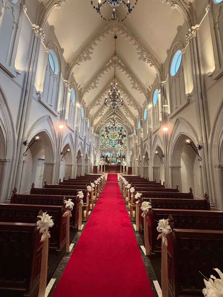 赤いバージンロードが20メートルもあり、雰囲気がとてもいい。