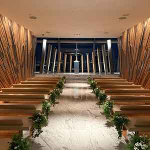 チャペル。高層階なので景色が綺麗。逆光にならないように天井の高さが工夫されていた。