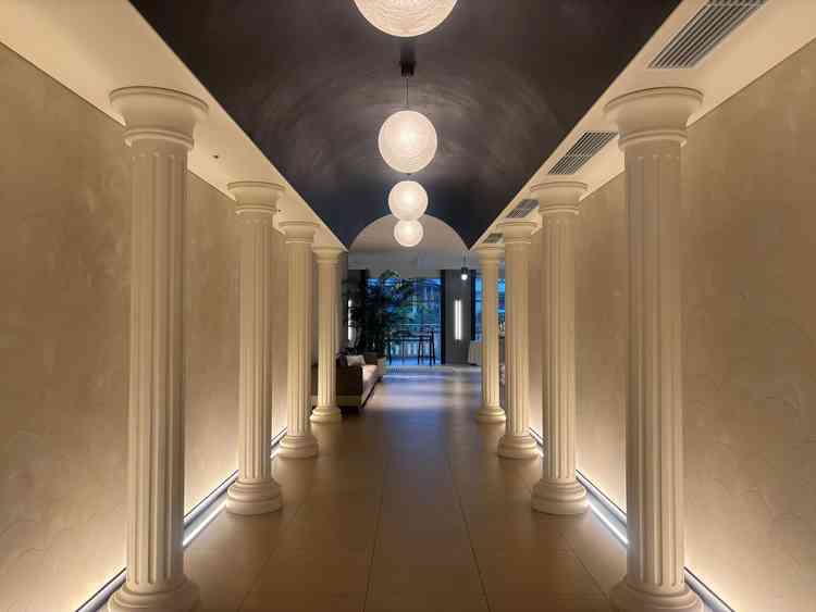 披露宴会場に続く廊下。写真スポット。