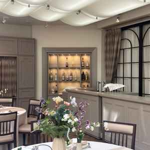 披露宴会場のバーカウンターの写真です。ゲストに対してドリンクのおもてなしができると感じました。