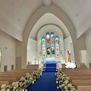 独立型チャペル。ステンドグラスは自然光では無いため、天候に恵まれなかった際や夜でもこの光り方だそう。