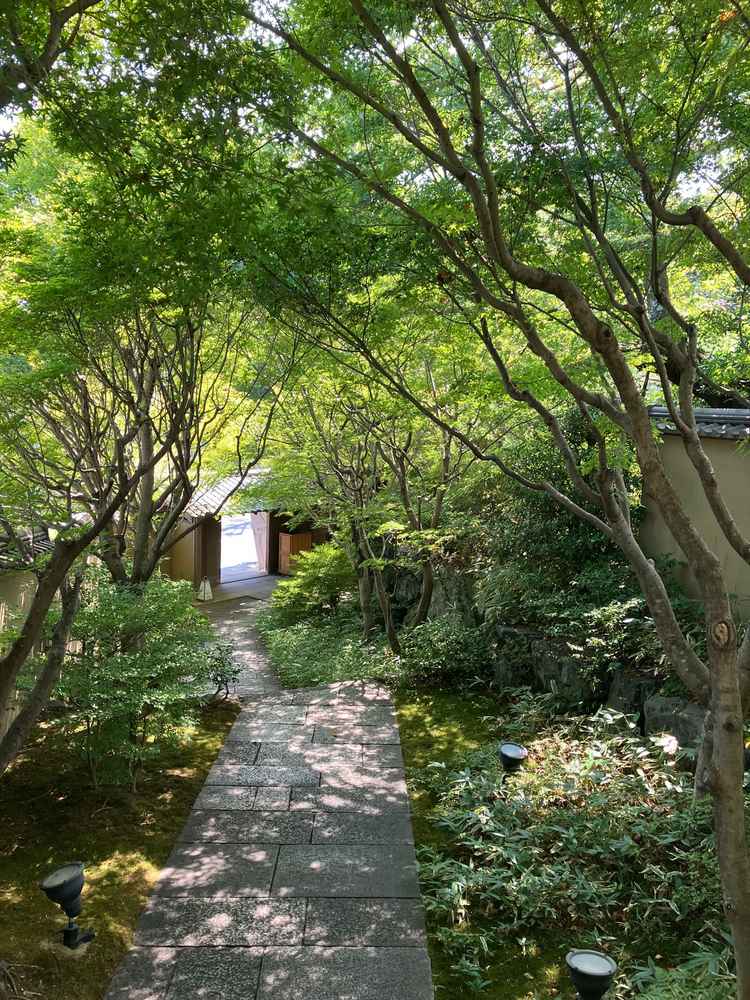 帰りの道。掃除が行き届いていている。見送りも丁寧だった。