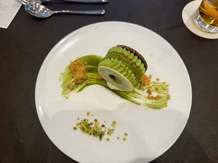 食事3（デザート）円、という食事の名前が面白いとおもった。抹茶味で甘すぎなくとても美味しかった