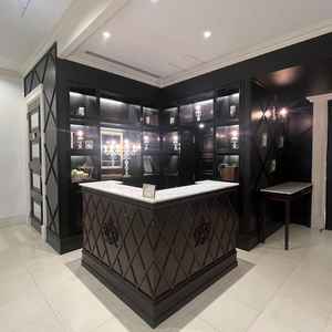 受付が新郎側、新婦側で完全に分けて設置できるため受付をお願いするゲストも緊張することなく対応いただけ