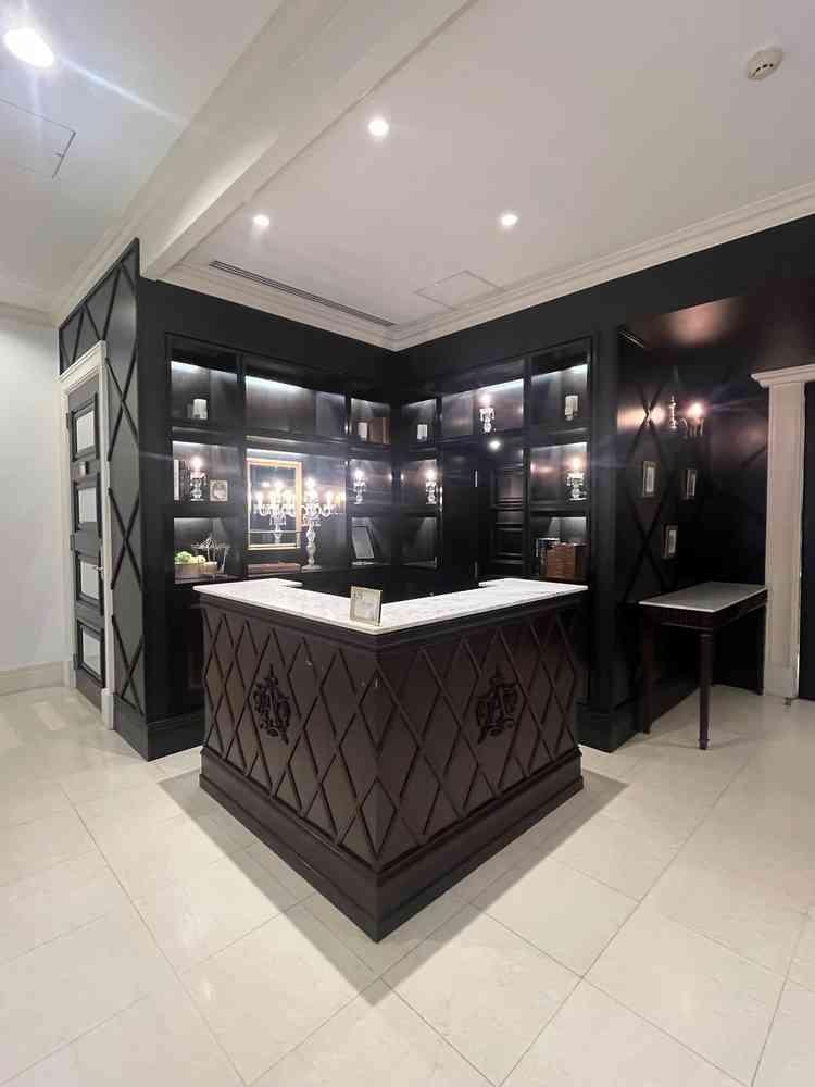 受付が新郎側、新婦側で完全に分けて設置できるため受付をお願いするゲストも緊張することなく対応いただけ