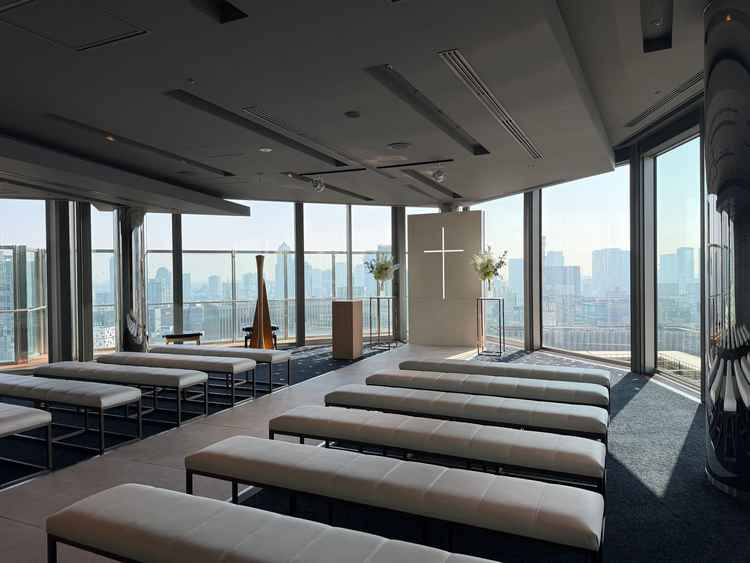 式場は24階で、景色も素敵でした。またハープの演奏がつけられるところが珍しいと思いました。