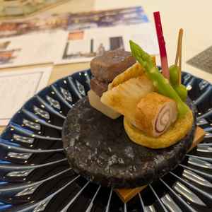 試食した魚と肉のプレート