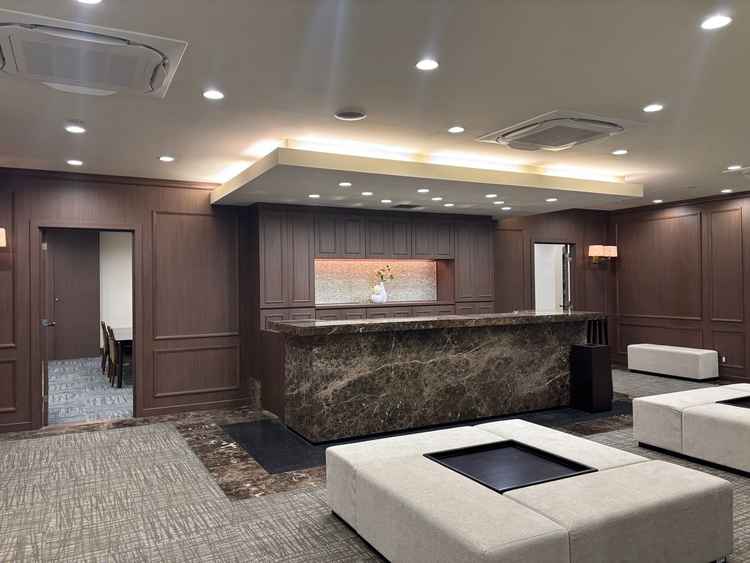 親族、参加者の待合室です。左右に新婦新郎のそれぞれの家族用の部屋がありました。