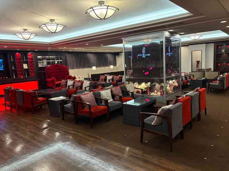 友人待合室。広々としていて100名ほど入れるとのことでした。