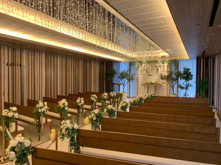 チャペルの中。写真で撮った時に、天井のスワロフスキーも含めて綺麗に収まるのが良いなと思いました。