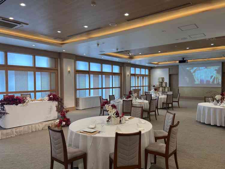 彩の間。人数が40人に満たない場合も使用可能とのこと。