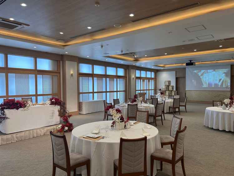 彩の間。人数が40人に満たない場合も使用可能とのこと。