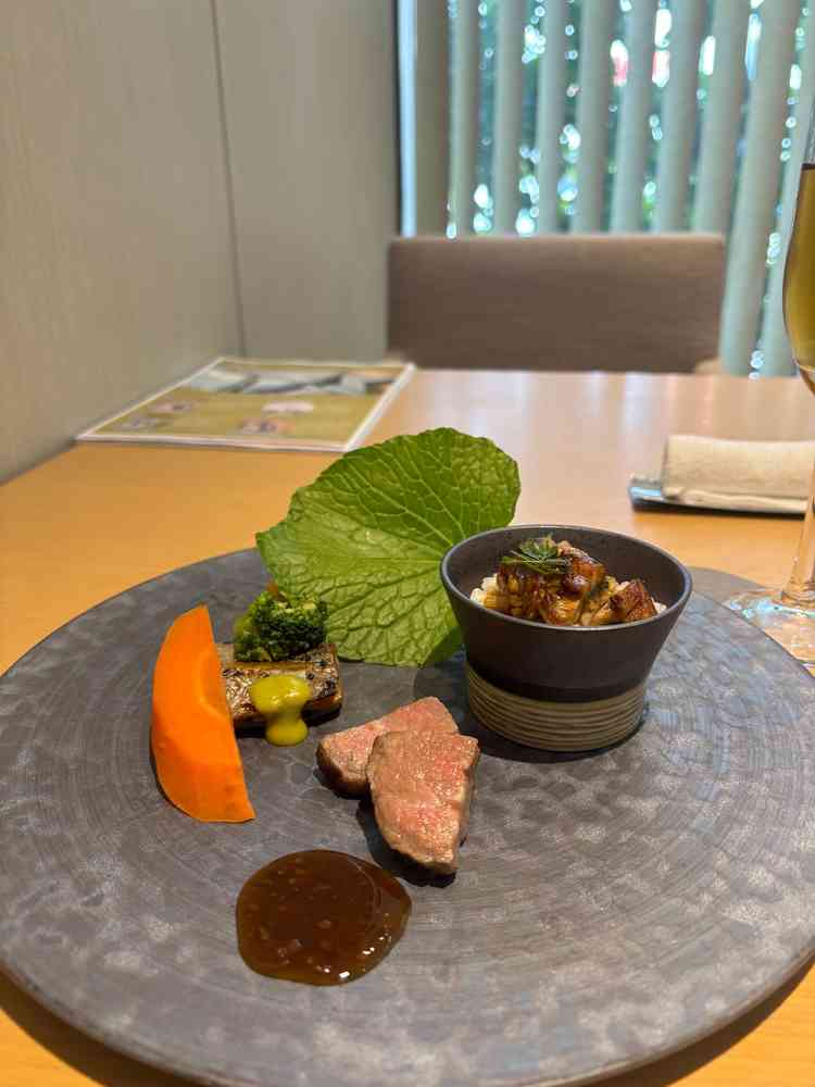 料理です。名古屋ならではの鰻など全部美味しかったです。