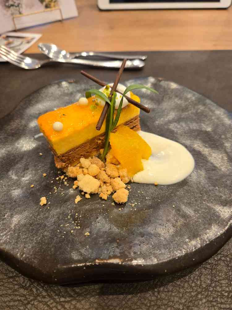 季節に合わせたデザート。見た目も味も素敵でした。