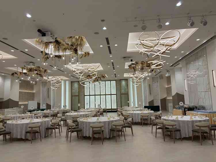 階段のある披露宴会場で3枚目の披露宴会場に似ている雰囲気