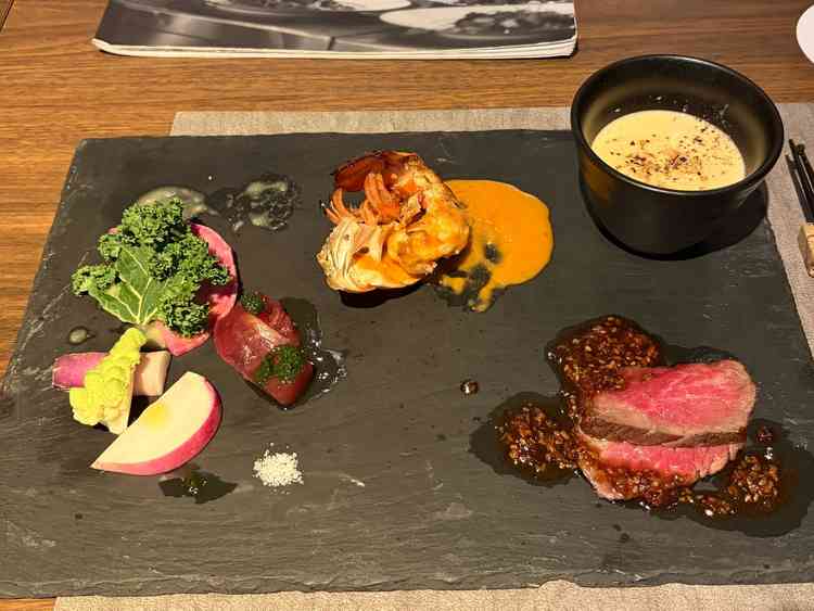 人気メニューのワンプレートを試食。三浦野菜とクレームブリュレが特に美味しく、好印象でした。