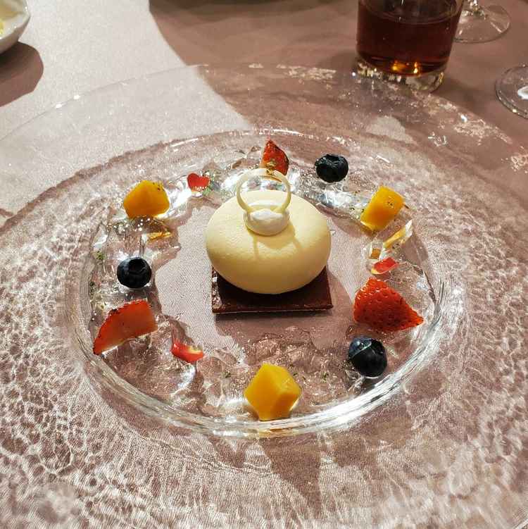 試食会でいただいたスイーツです。見た目も可愛らしく、甘さも控えめで最後まで美味しく食べれました。