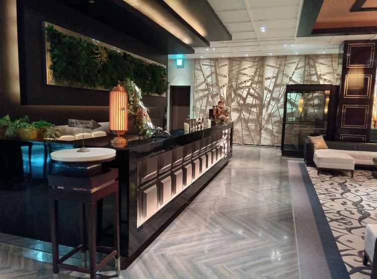 待合い室には、立派な受付があり、見渡せるようになっており、受付する人にも配慮されています。