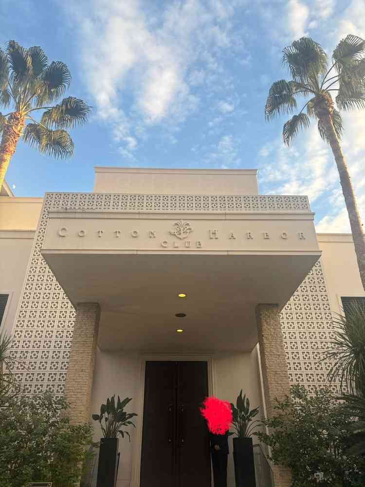 正面入り口の写真。