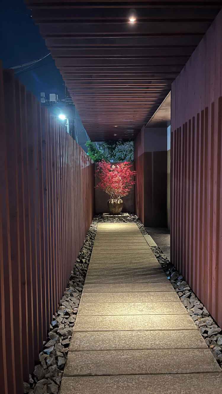玄関までの道のり