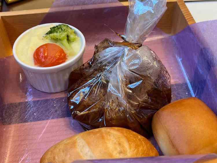 ビーフシチュー、お肉がほろほろで美味しかったです。全ての料理が出来立てでした。