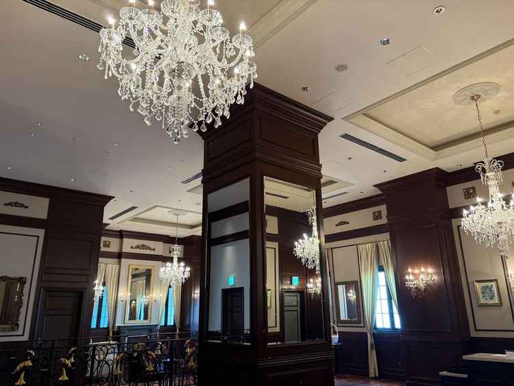 挙式場の前のスペース。挙式後にここで写真を撮ったりできる。