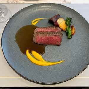 試食会でのお肉料理