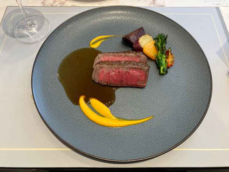 試食会でのお肉料理