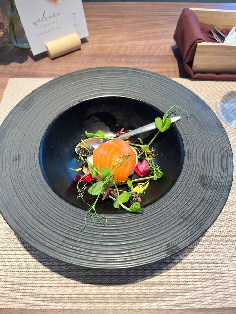 サーモンの中にはたくさんの具が入っていておいしかった。