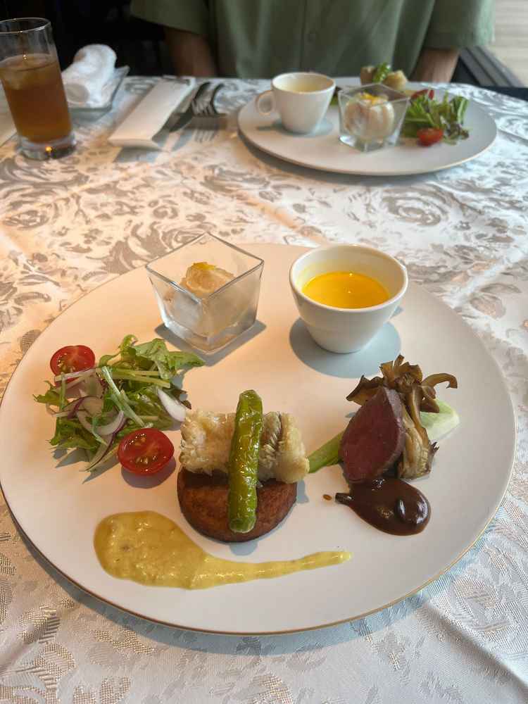 試食会の写真です。とても美味しくいただきました。