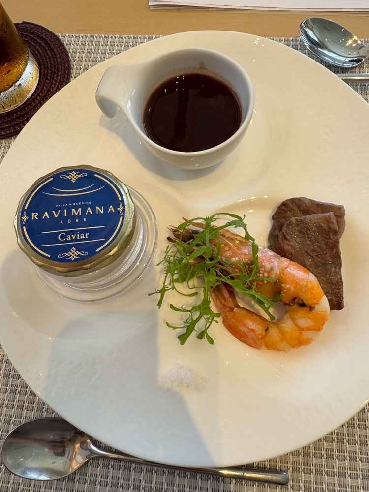 前菜のキャビアは美味しかったです。他は素焼きで塩をつけて食べ、味付けのチェックはできませんでした。
