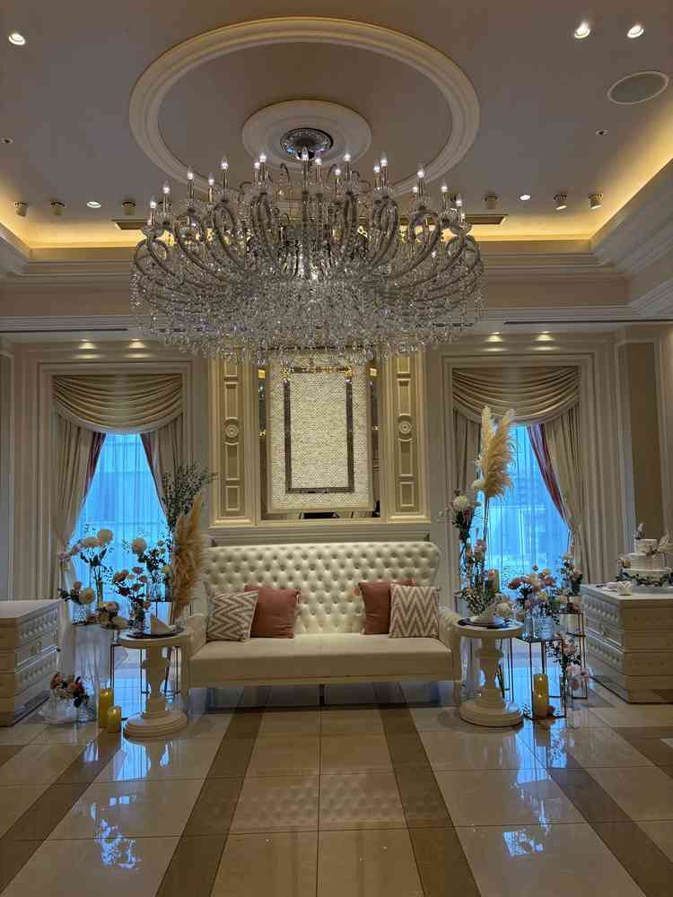 新郎新婦が座る場所はソファーにもできるらしい