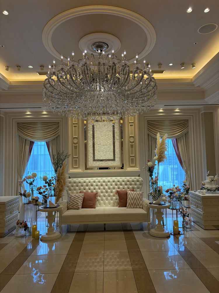 新郎新婦が座る場所はソファーにもできるらしい