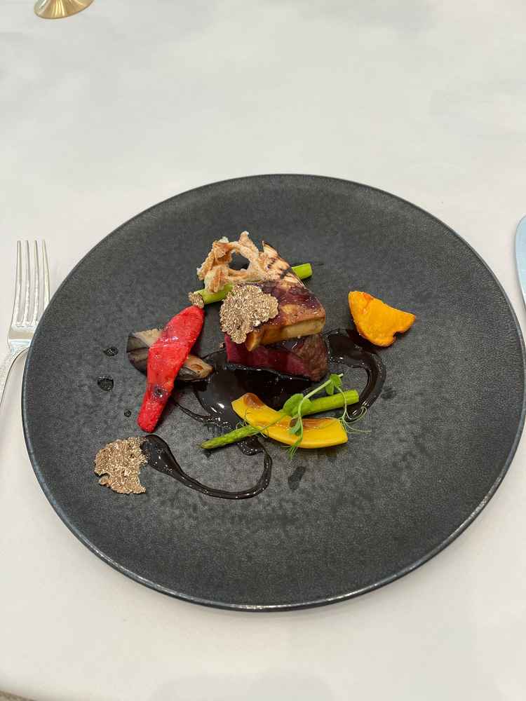 式当日に振る舞われるコース料理の1つ。とても美味しくゲストも喜んでくれると感じました。