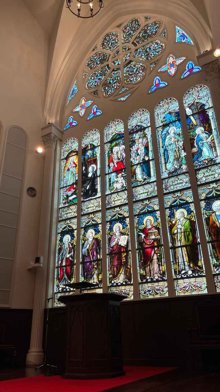 ステンドグラスが1番綺麗でした。