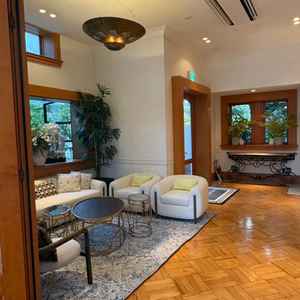 披露宴会場のリビング。ここでゲストや家族と休んだら団欒したりできます。