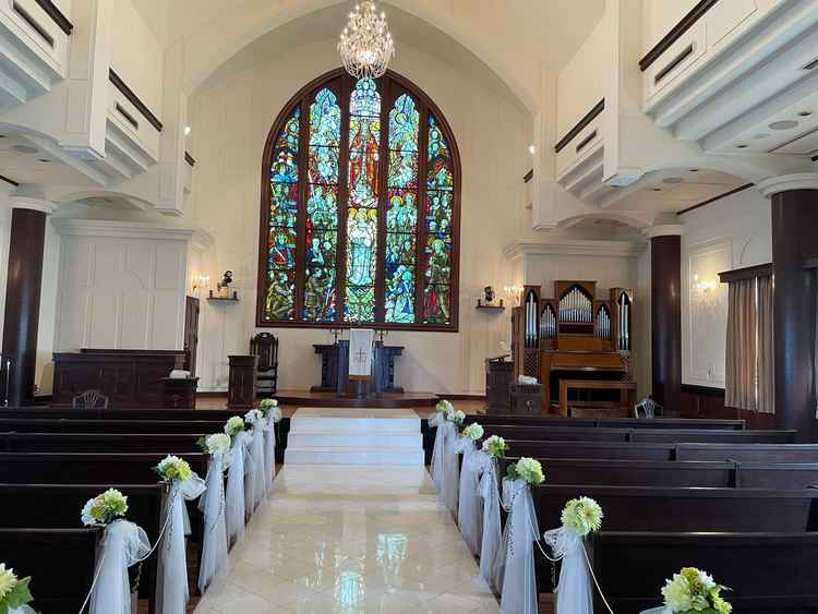 チャペルはホテル近くにあるセント・ルーク教会です。