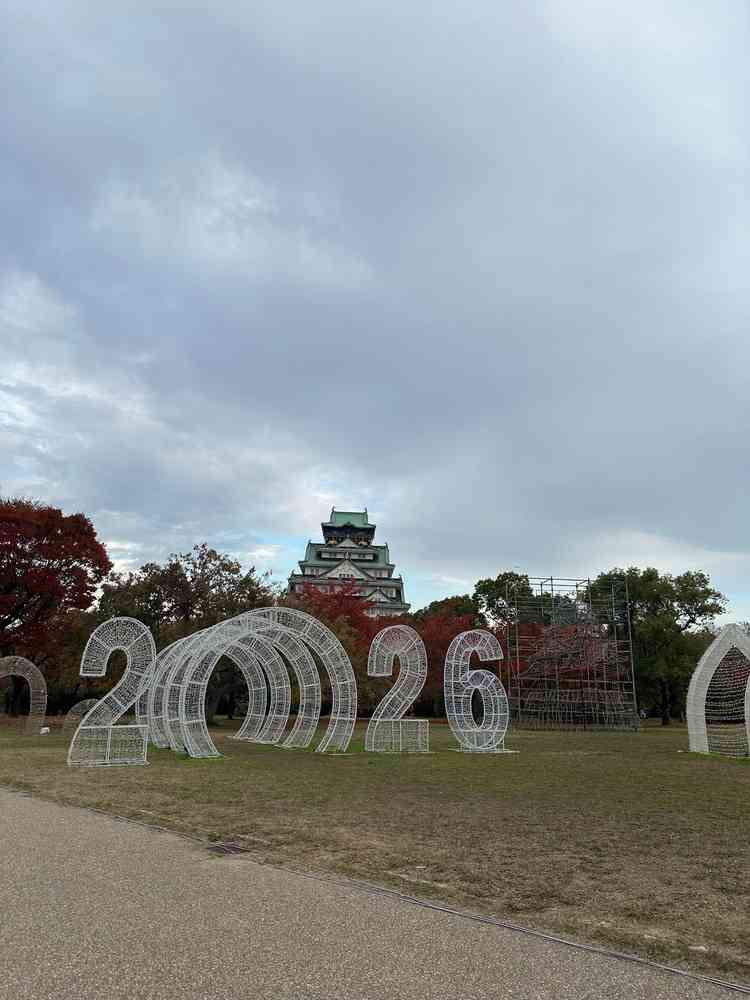 秋から冬にかけてのイルミネーションと、大阪城