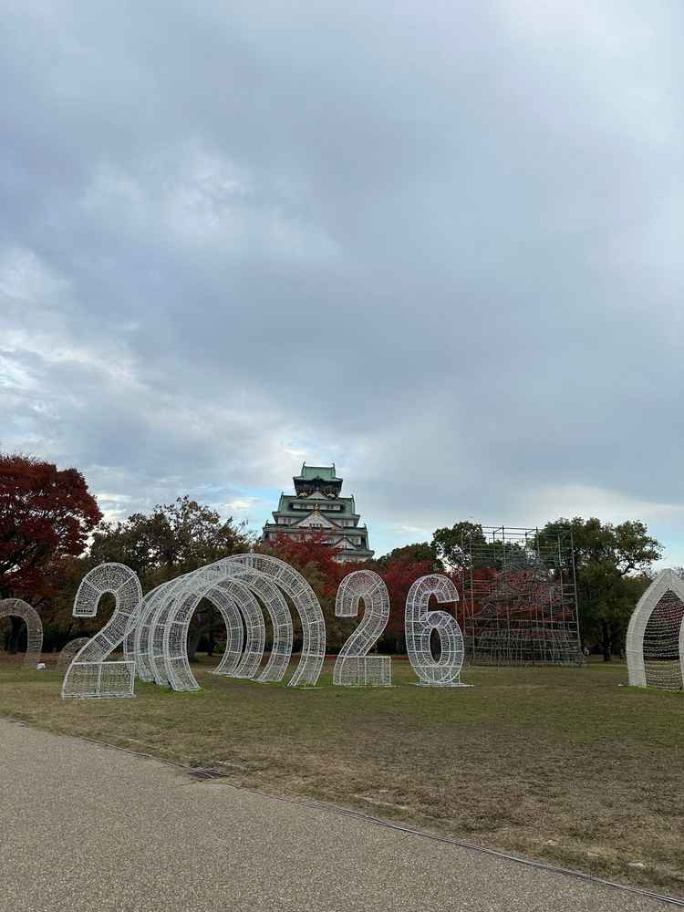 秋から冬にかけてのイルミネーションと、大阪城