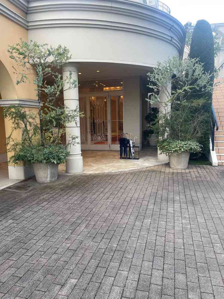 雰囲気の良い結婚式場の入り口