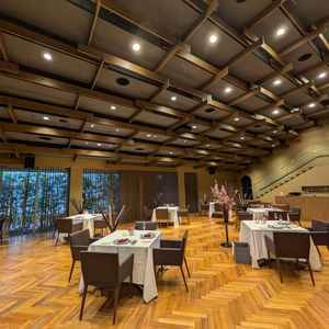 落ち着いた雰囲気の披露宴会場②