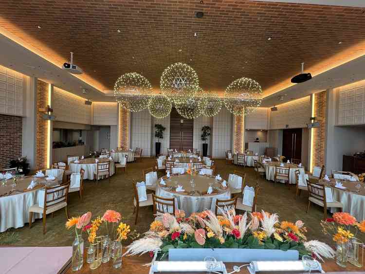 披露宴会場　3F THE BARN