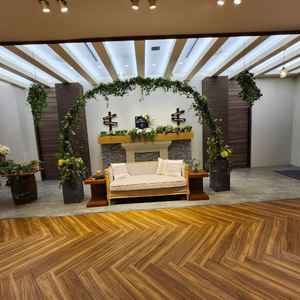 披露宴会場内に新郎新婦等が寛ぐスペースなのか、お洒落な空間がありました。