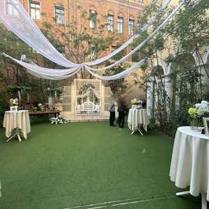 開放的なガーデンの写真。